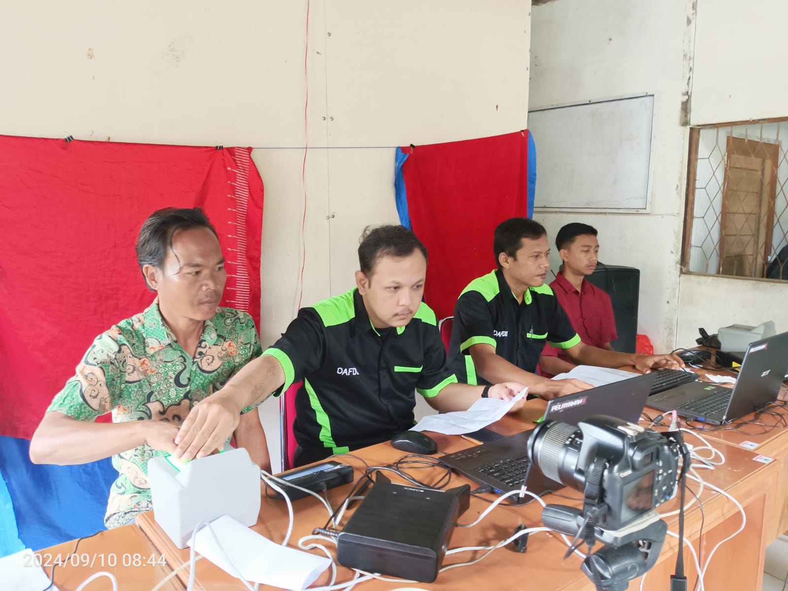 Disdukcapil Lakukan Jemput Bola Adminduk di Desa Malenggang