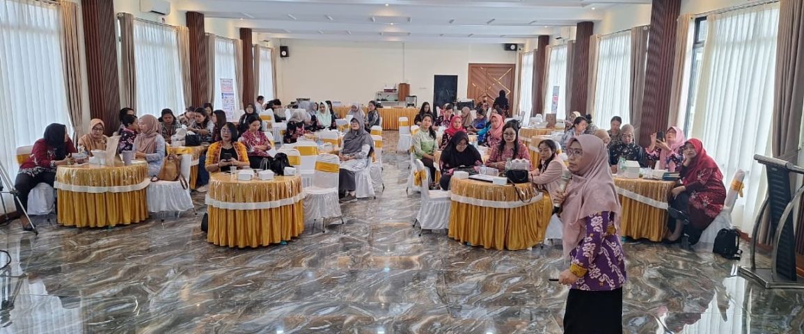 Disdukcapil Sanggau Melaksanakan Kegiatan Evaluasi Inovasi Layak Plus bersama Ikatan Bidan Indonesia (IBI).