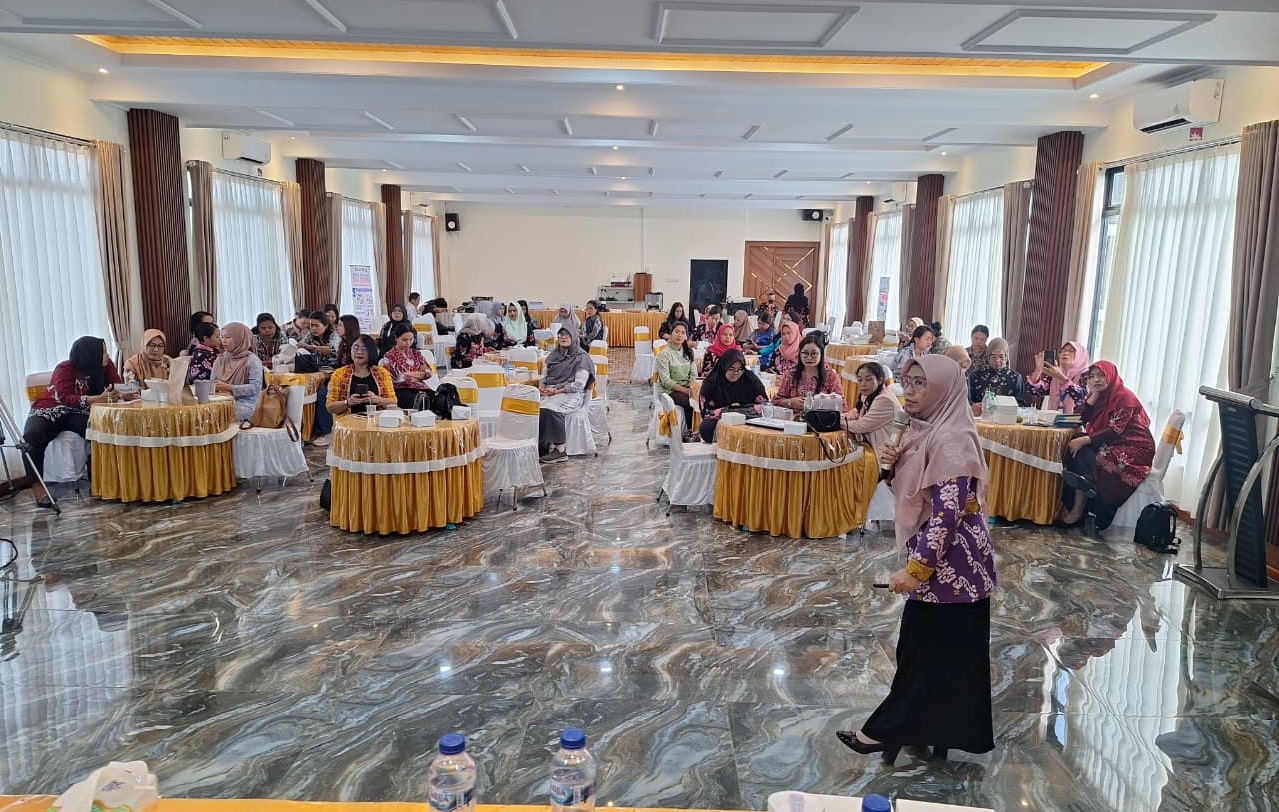 Dinas Kependudukan dan Pencatatan Sipil Kabupaten Sanggau Melaksanakan Kegiatan Evaluasi Inovasi Layak Plus bersama Ikatan Bidan Indonesia (IBI).