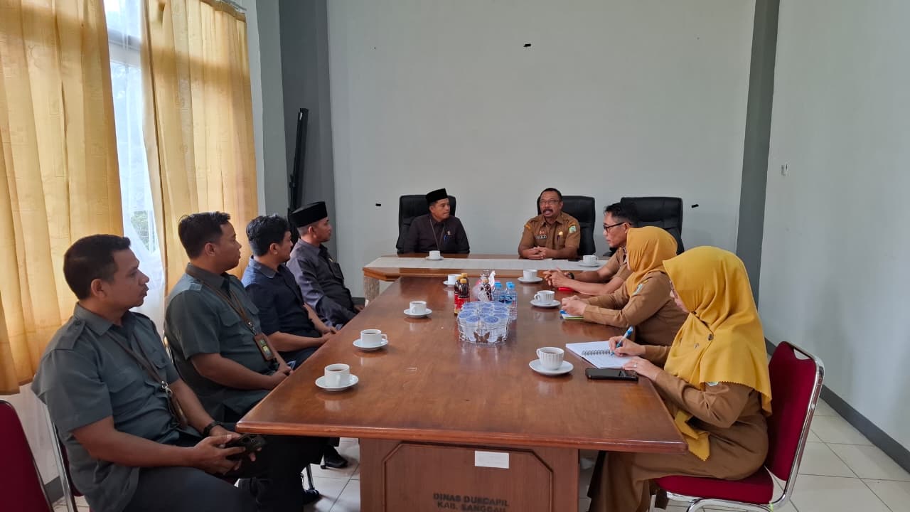 Dinas Kependudukan dan Pencatatan Sipil Kabupaten Sanggau Terima Kunjungan Koordinasi Pengadilan Agama Sanggau
