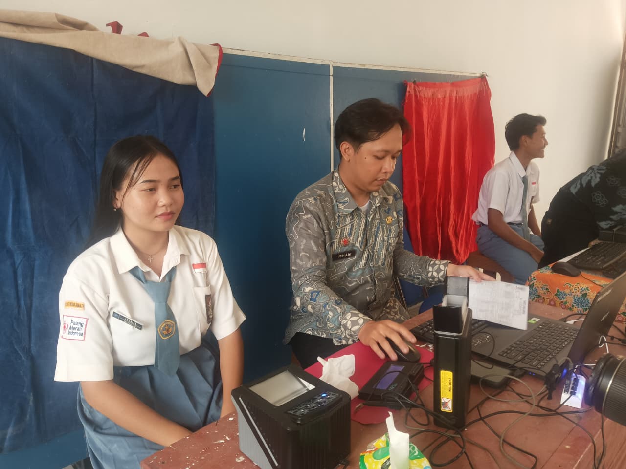 Pelayanan Jemput Bola Perekaman di SMA Negeri 1 Kecamatan Beduai Kabupaten Sanggau